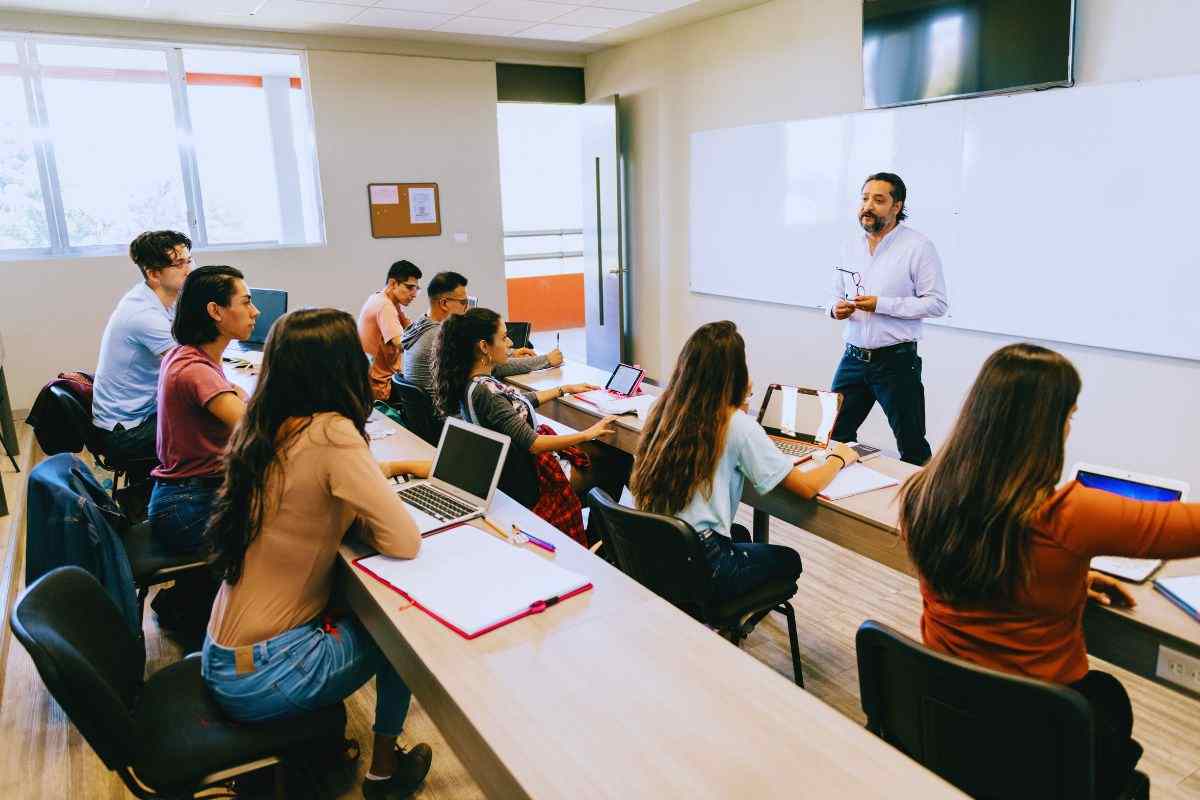 Lezione in classe universitaria