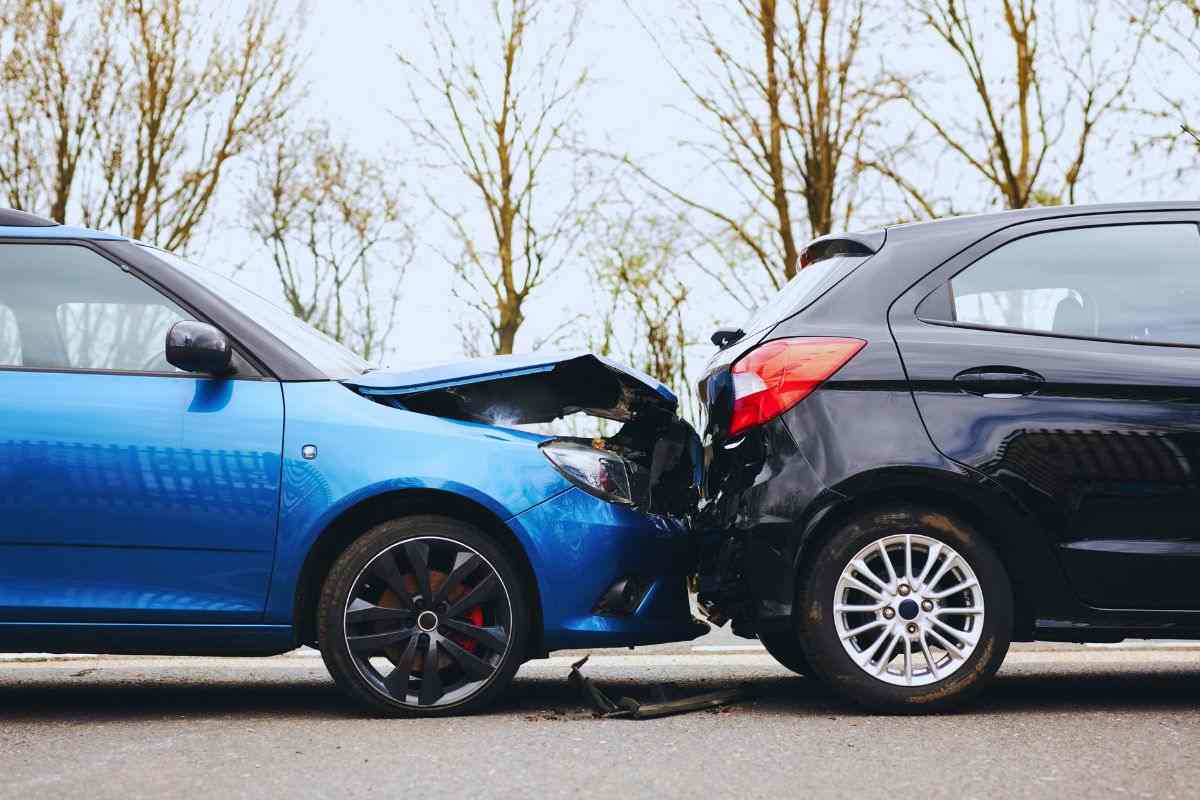 incidente tra due auto