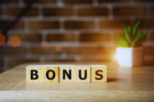 Scritta bonus su tavolo in marmo