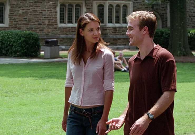 Dawson e Joey che camminano nel campus universitario di Boston