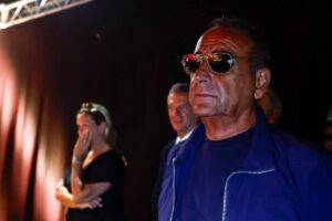 Carlo Conti nel backstage