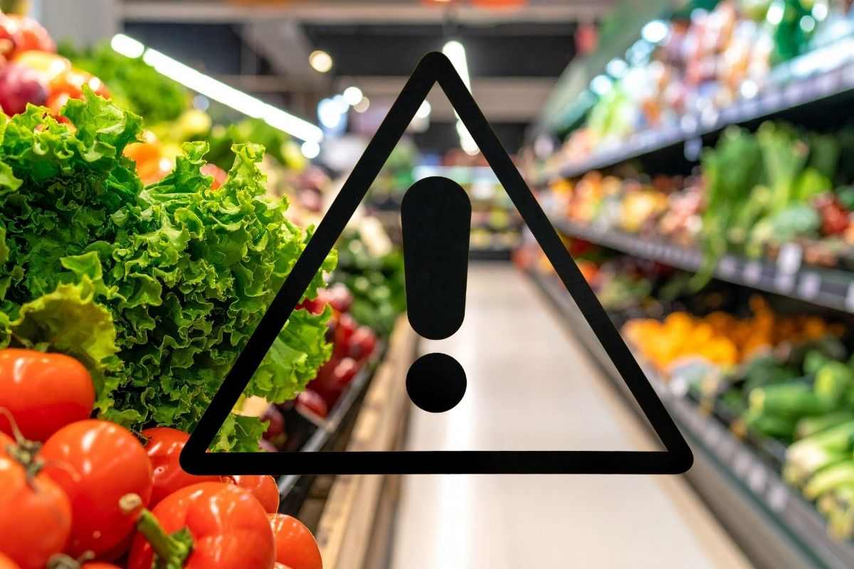 corsia supermercato e segnale pericolo