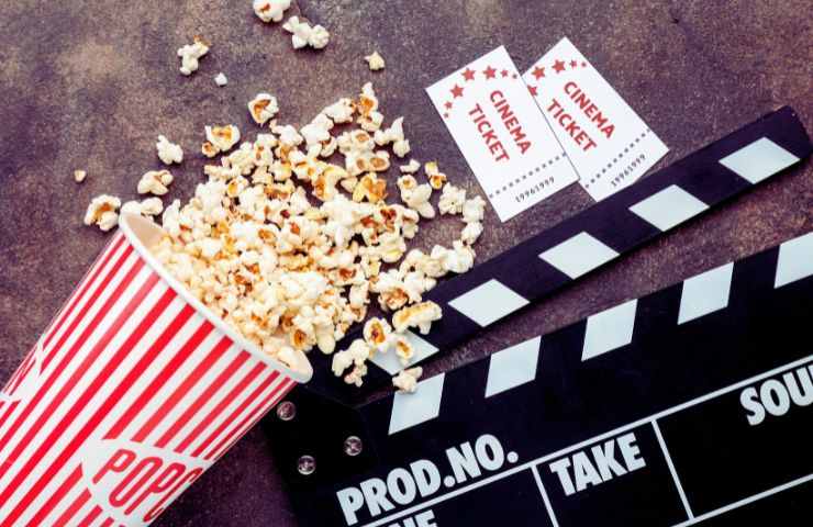 ciak, popcorn e biglietti del cinema