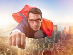 uomo con mantello rosso, imitazione superman