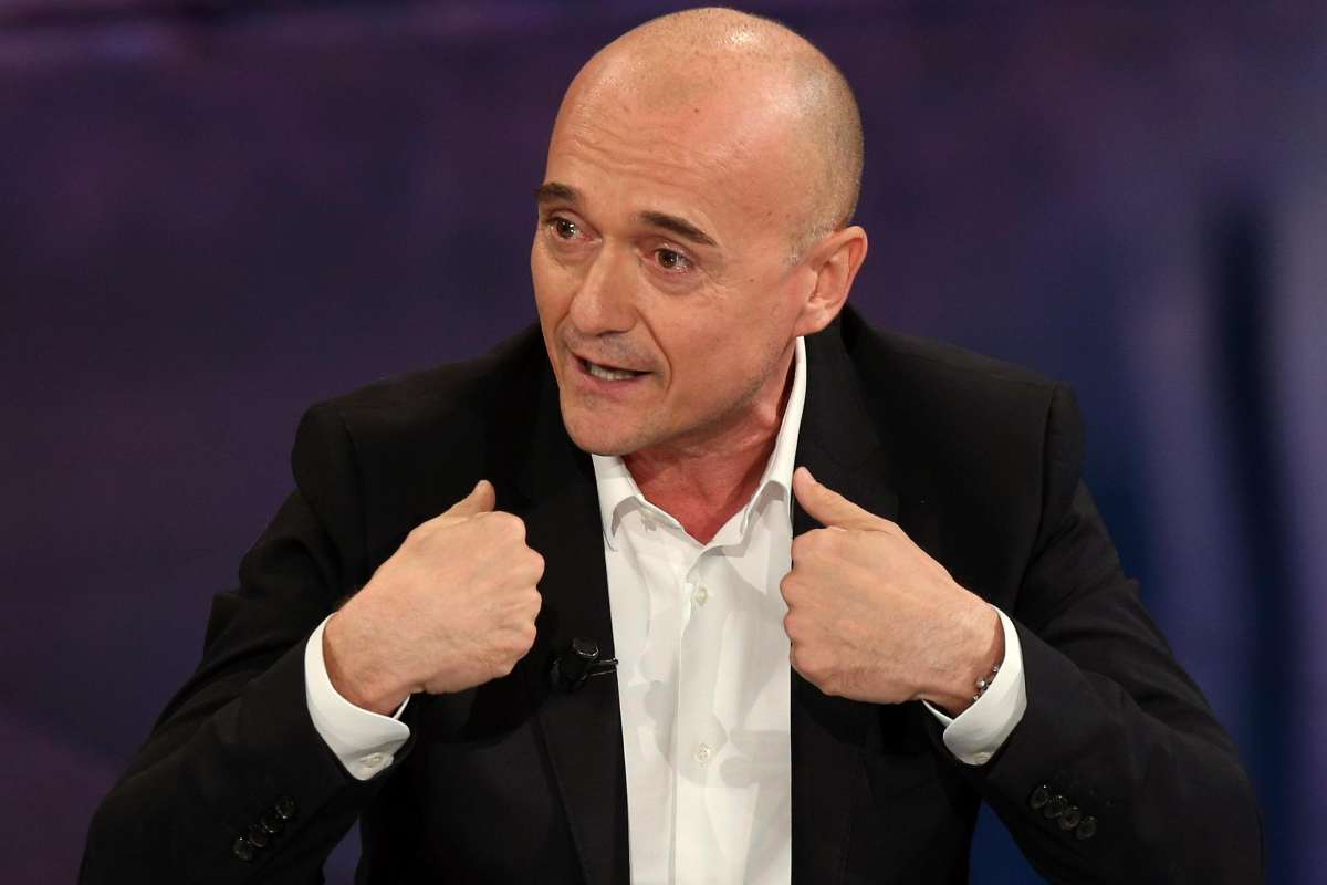 Alfonso Signorini che parla durante un'intervista