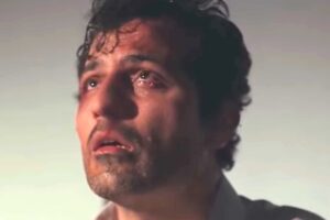 Arif ferito e in lacrime