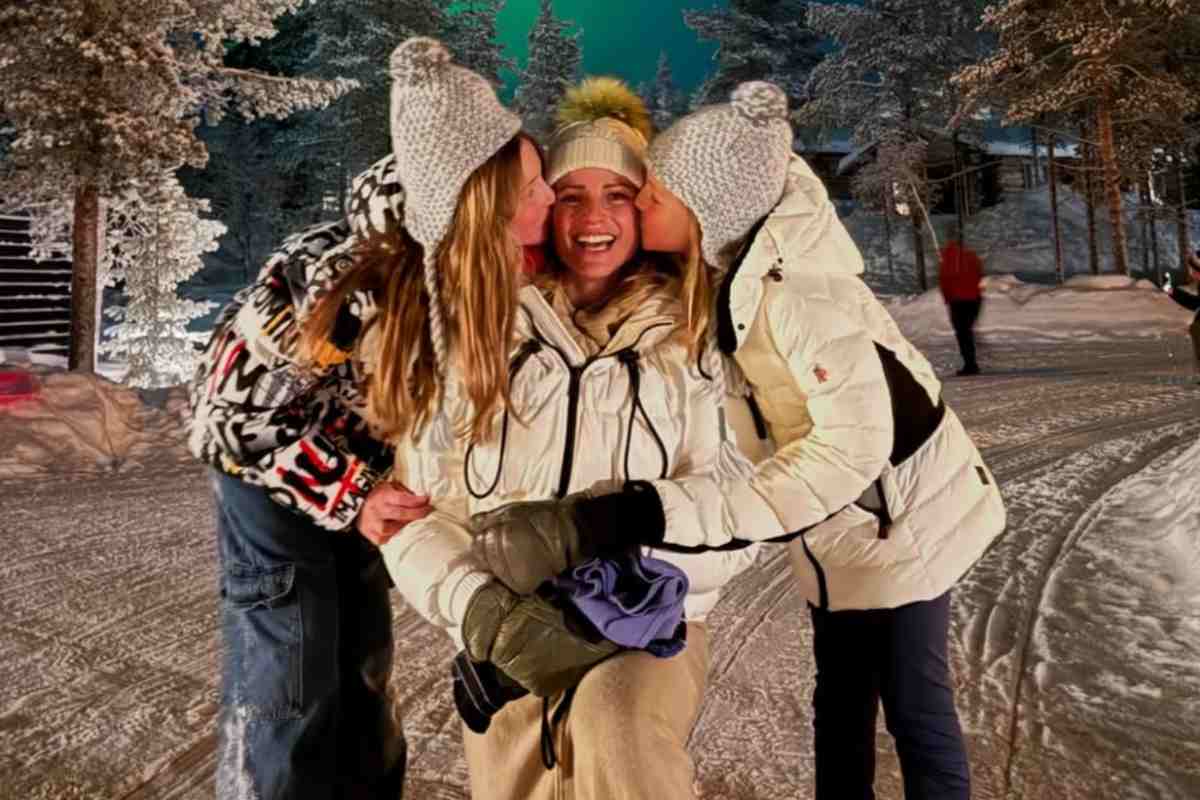 Michelle insieme alle figli Sole e Celeste