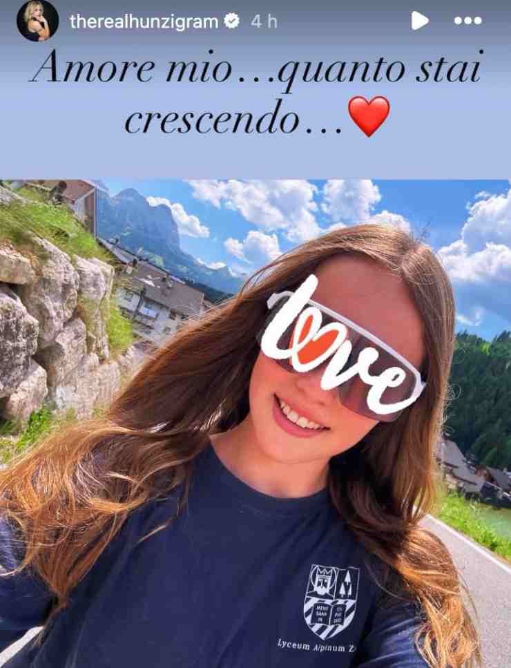 Storia di Michelle Hunziker in cui si vede la figlia Sole