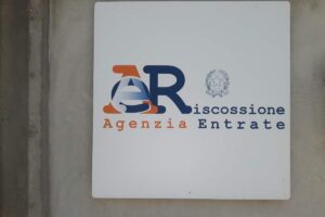 Insegna Agenzia delle Entrate