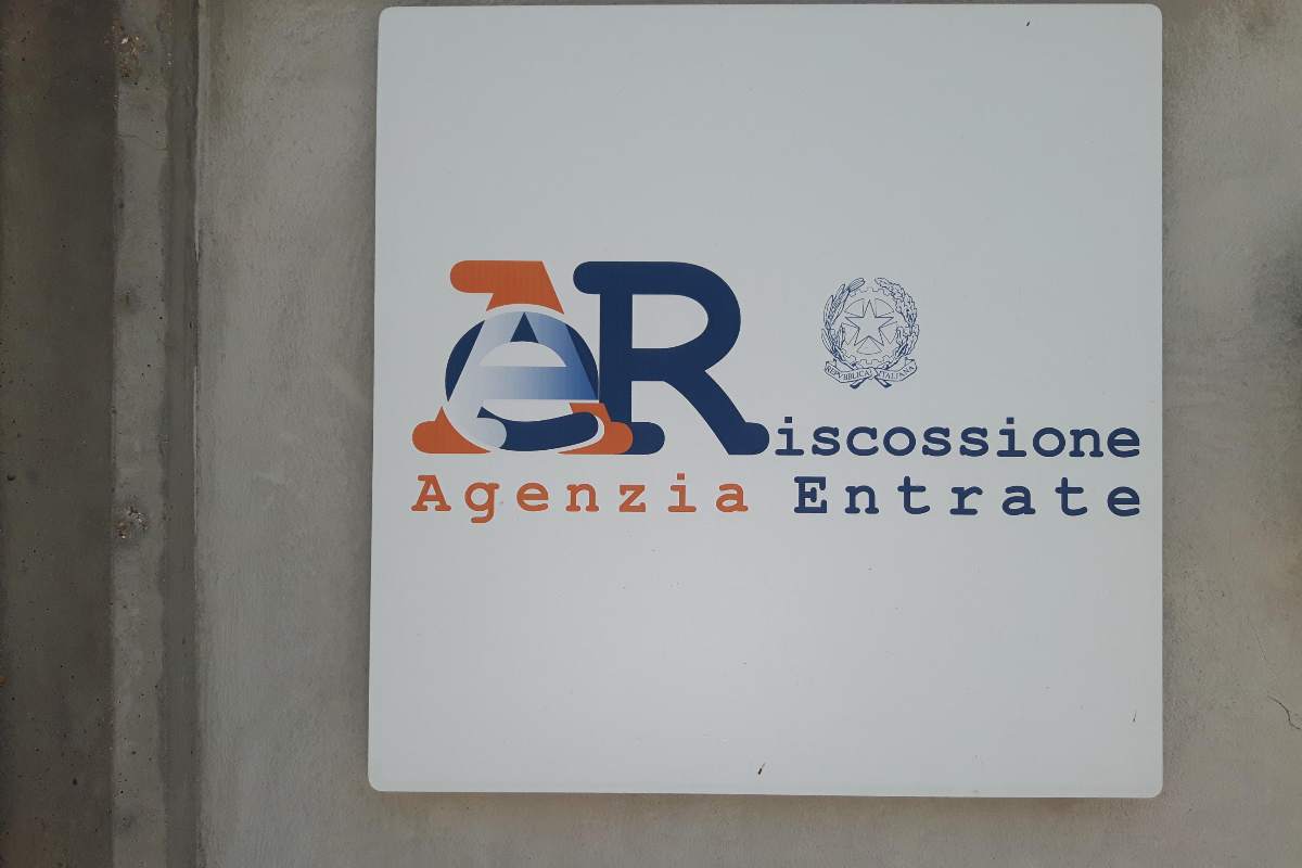 Insegna Agenzia delle Entrate